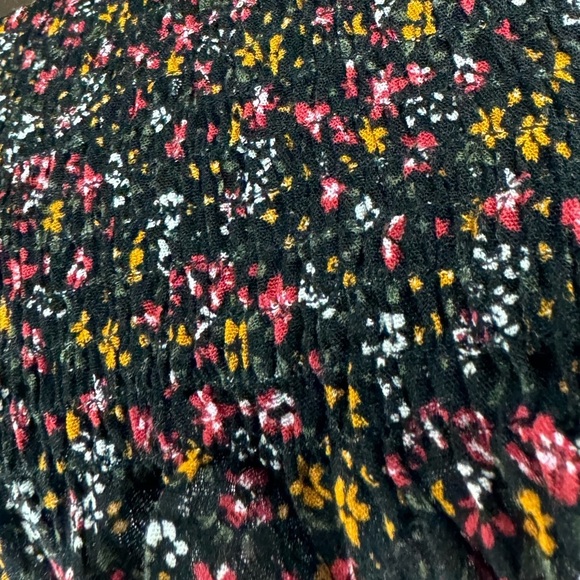 Paper Crane V-neck Floral Fop - Picture 6 of 6